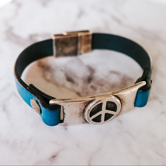 Jewelry - ✨ 3/$15 ✨ Peace Sign Bracelet